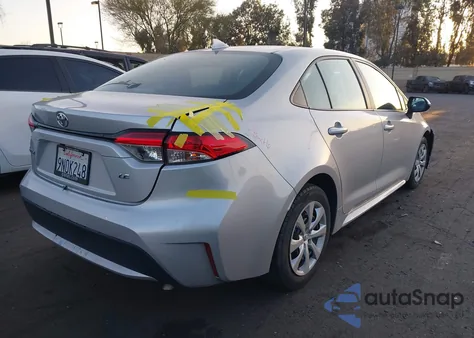 2021 Toyota Corolla Le z USA, uszkodzony, nr VIN 5YFEPMAE1MP211528